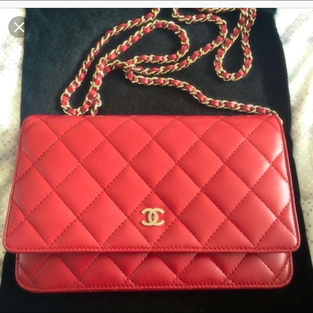 Classic Chanel Wallet on Chain